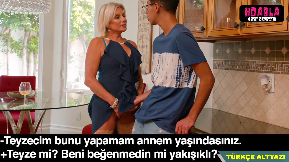 Annem çamaşırları makineye atarken önümde eğildiğinde hemen kalktı.