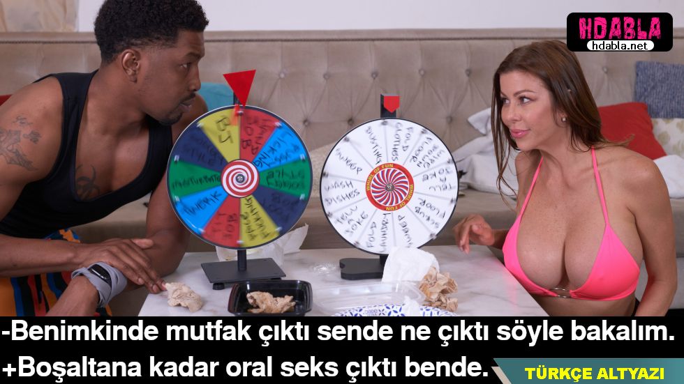 Dul kaynanamı giyinirken izliyordum ve yakalandım.