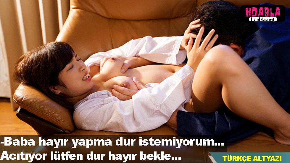 Yavşak çocuk, annesinin içki içtiği zamanlarda faydalanıyor.