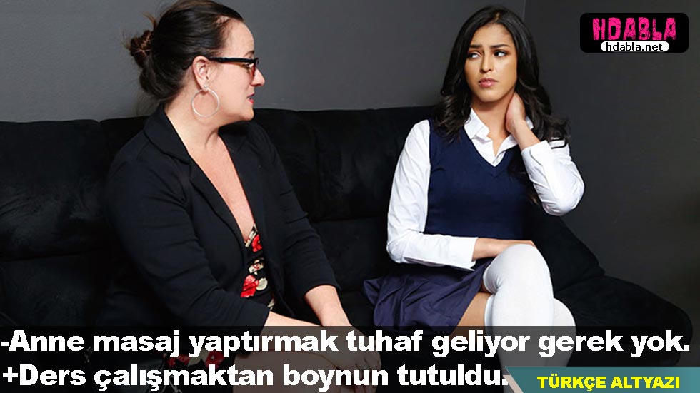 Televizyon kumandasını arayan anneme divanın kolunu sıkıştırdım.