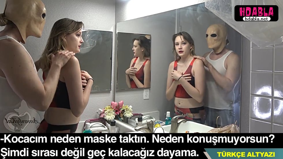 Dul teyzem gece yarısı geceliğiyle bana gelip kucağıma oturdu.