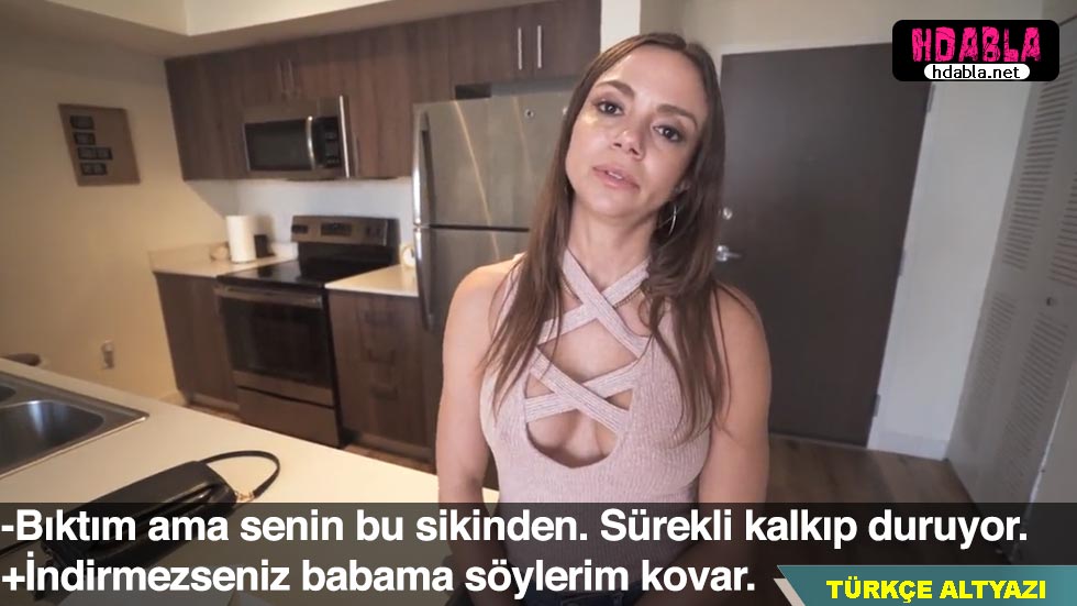 Oğlunun üzerine dökülen suyu silemeye çalışırken eline sert bir cisim geldi.