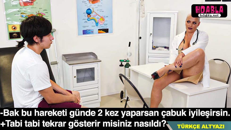 Birlikte arkadaşımın annesini tatmin ettik.